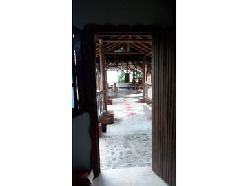 SE VENDE FINCA  EN EL QUINDIO A 15 MINUTOS DE QUIMBAYA
