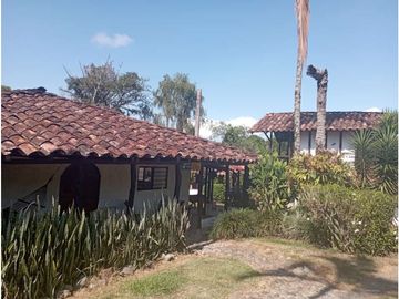SE VENDE FINCA  EN EL QUINDIO A 15 MINUTOS DE QUIMBAYA