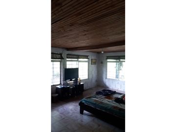 SE VENDE FINCA  EN EL QUINDIO A 15 MINUTOS DE QUIMBAYA