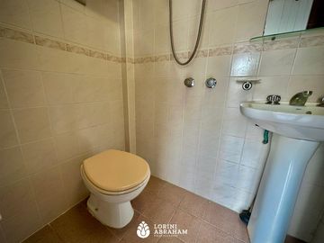 Venta departamento de 4 ambientes con cochera y balcon. Zona Plaza Mitre  !