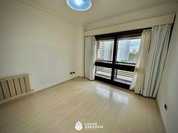 Venta departamento de 4 ambientes con cochera y balcon. Zona Plaza Mitre  !