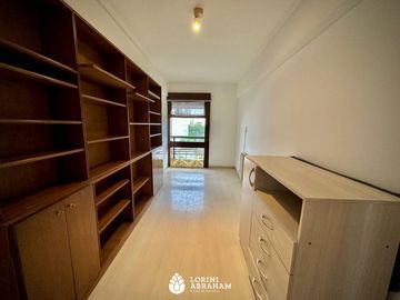 Venta departamento de 4 ambientes con cochera y balcon. Zona Plaza Mitre  !