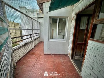 Venta departamento de 4 ambientes con cochera y balcon. Zona Plaza Mitre  !