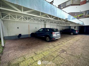 Venta departamento de 4 ambientes con cochera y balcon. Zona Plaza Mitre  !