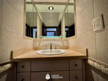 Venta departamento de 4 ambientes con cochera y balcon. Zona Plaza Mitre  !