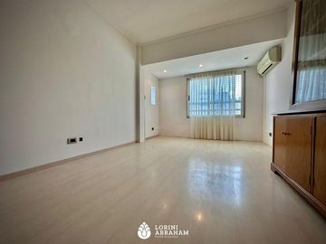 Venta departamento de 4 ambientes con cochera y balcon. Zona Plaza Mitre  !