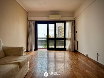 Venta departamento de 4 ambientes con cochera y balcon. Zona Plaza Mitre  !