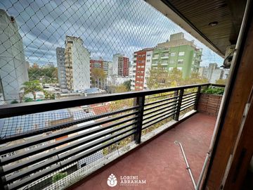 Venta departamento de 4 ambientes con cochera y balcon. Zona Plaza Mitre  !