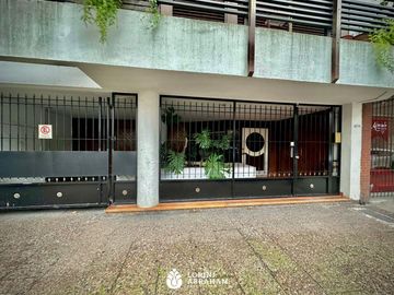 Venta departamento de 4 ambientes con cochera y balcon. Zona Plaza Mitre  !