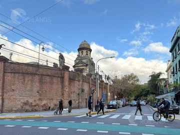Venta Departamento 4 Ambientes con Balcón Corrido en Recoleta