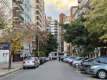 Venta Departamento 4 Ambientes con Balcón Corrido en Recoleta