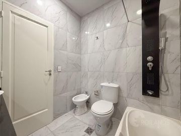 Venta Departamento 4 Ambientes con Balcón Corrido en Recoleta