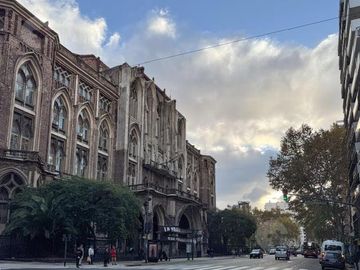 Venta Departamento 4 Ambientes con Balcón Corrido en Recoleta