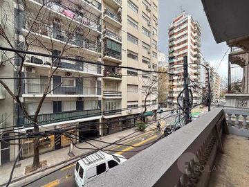 Venta Departamento 4 Ambientes con Balcón Corrido en Recoleta