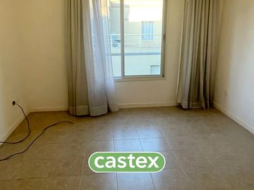 Departamento de dos ambientes en alquiler anual en Jardines de Saravi