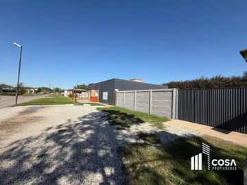 Venta local comercial amplio Cantegril Funes Santa Fe