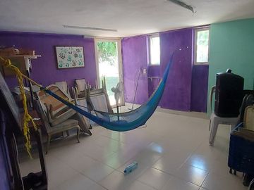 Casa en esquina con frente a 3 calles, junto a glorieta cri cri