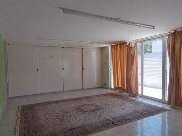 Casa en esquina con frente a 3 calles, junto a glorieta cri cri