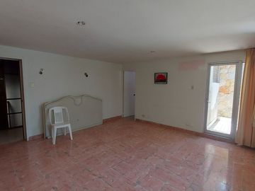 Casa en esquina con frente a 3 calles, junto a glorieta cri cri