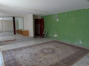 Casa en esquina con frente a 3 calles, junto a glorieta cri cri