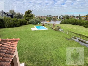Casa en  venta Barrio Santa Catalina Villanueva
