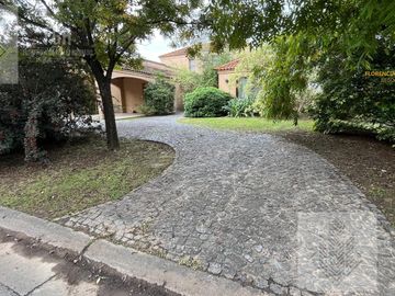 Casa en  venta Barrio Santa Catalina Villanueva
