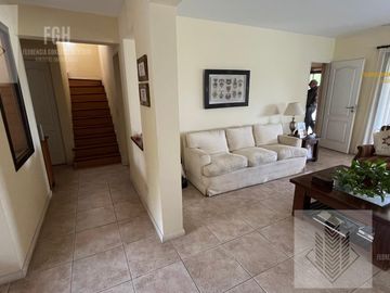 Casa en  venta Barrio Santa Catalina Villanueva