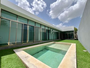 Casa en venta de 1 planta y 3 Rec, en Privada en Conkal Yucatán.