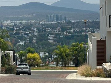 TERRENO EN JURIQUILLA CUMBRES DEL LAGO QUERETARO