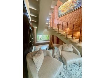 HERMOSA CASA DE 2 NIVELES EN CONJUNTO DE 4 CASAS. VILLA CAMPESTRE