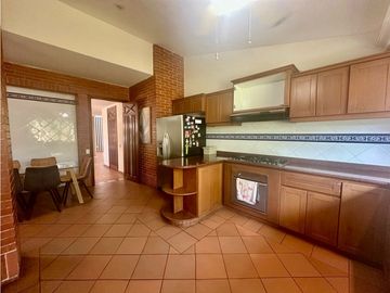 HERMOSA CASA DE 2 NIVELES EN CONJUNTO DE 4 CASAS. VILLA CAMPESTRE