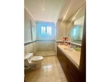 HERMOSA CASA DE 2 NIVELES EN CONJUNTO DE 4 CASAS. VILLA CAMPESTRE