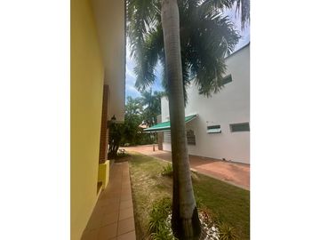 HERMOSA CASA DE 2 NIVELES EN CONJUNTO DE 4 CASAS. VILLA CAMPESTRE