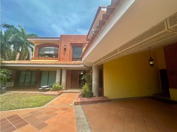 HERMOSA CASA DE 2 NIVELES EN CONJUNTO DE 4 CASAS. VILLA CAMPESTRE