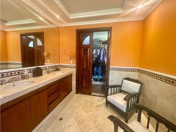 HERMOSA CASA DE 2 NIVELES EN CONJUNTO DE 4 CASAS. VILLA CAMPESTRE