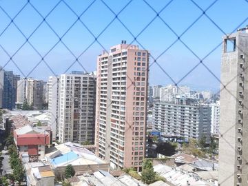 AMPLIO Y RECIEN REFACCIONADO DPTO. EN VENTA UF 2.800 70 MT2 METRO PARQUE ALMAGRO