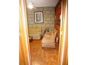 Casa con jardín y alberca en Fraccionamiento las Fincas, Jiutepec