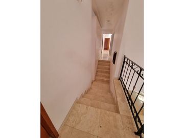 Residencia en Venta con jardines, Casa Club, GYM y Cancha de Tenis