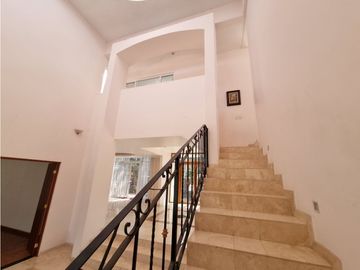 Residencia en Venta con jardines, Casa Club, GYM y Cancha de Tenis