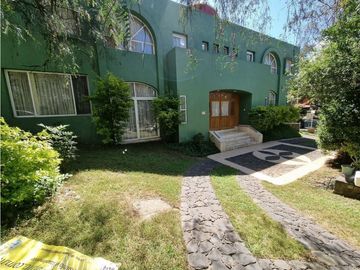 Residencia en Venta con jardines, Casa Club, GYM y Cancha de Tenis