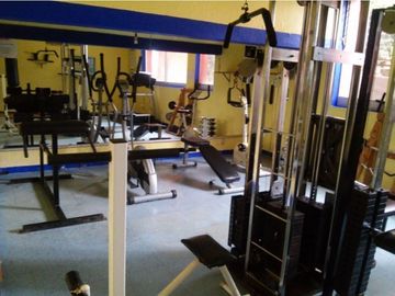Residencia en Venta con jardines, Casa Club, GYM y Cancha de Tenis