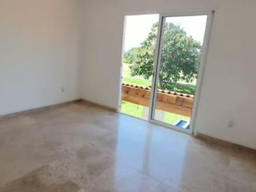 CASA EN VENTA EN EXCLUSIVO CLUB DE GOLF “PARAÍSO COUNTRY CLUB”