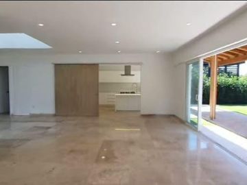 CASA EN VENTA EN EXCLUSIVO CLUB DE GOLF “PARAÍSO COUNTRY CLUB”