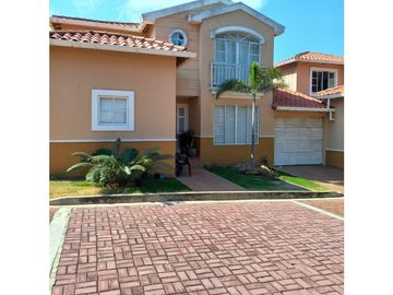 CASA DUPLEX AMOBLADA  en ARRIENDO.Quintas de la CASTELLANA