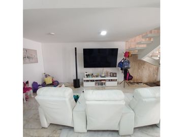 CASA DUPLEX AMOBLADA  en ARRIENDO.Quintas de la CASTELLANA