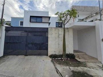 Casa de 6 Habitaciones Ideal para Oficinas en Montevideo Mérida Yucatán