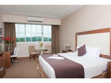 VENDO HOTEL EN CIUDAD DE PANAMA DE 300HABITACIONES MLD