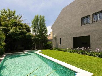 VENTA ESPECTACULAR CASA IMPECABLE EN BANFIELD