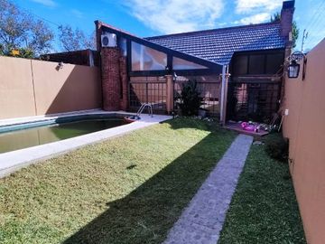 Chalet en venta en Villa Luzuriaga