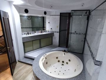 Chalet en venta en Villa Luzuriaga
